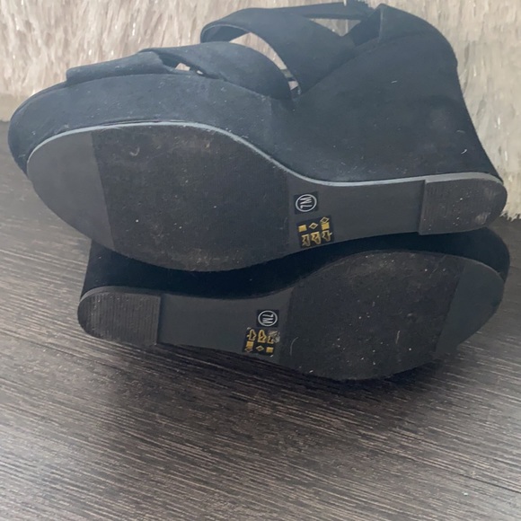 Chinese laundry black suede wedges - Picture 4 of 9